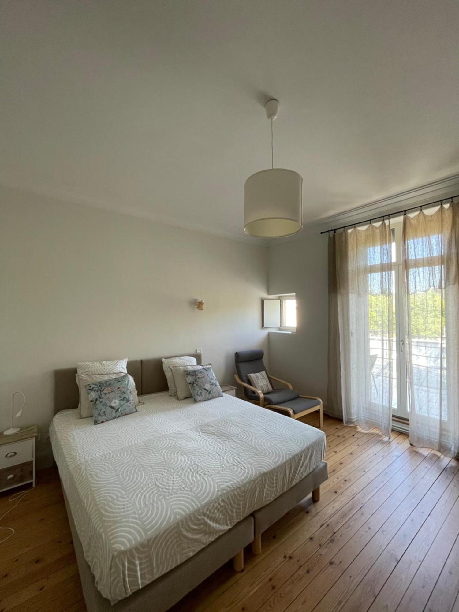 Le Lotus Blanc Bed & Breakfast แซงต์-ฟัว-ลา-กรองด์ ภายนอก รูปภาพ