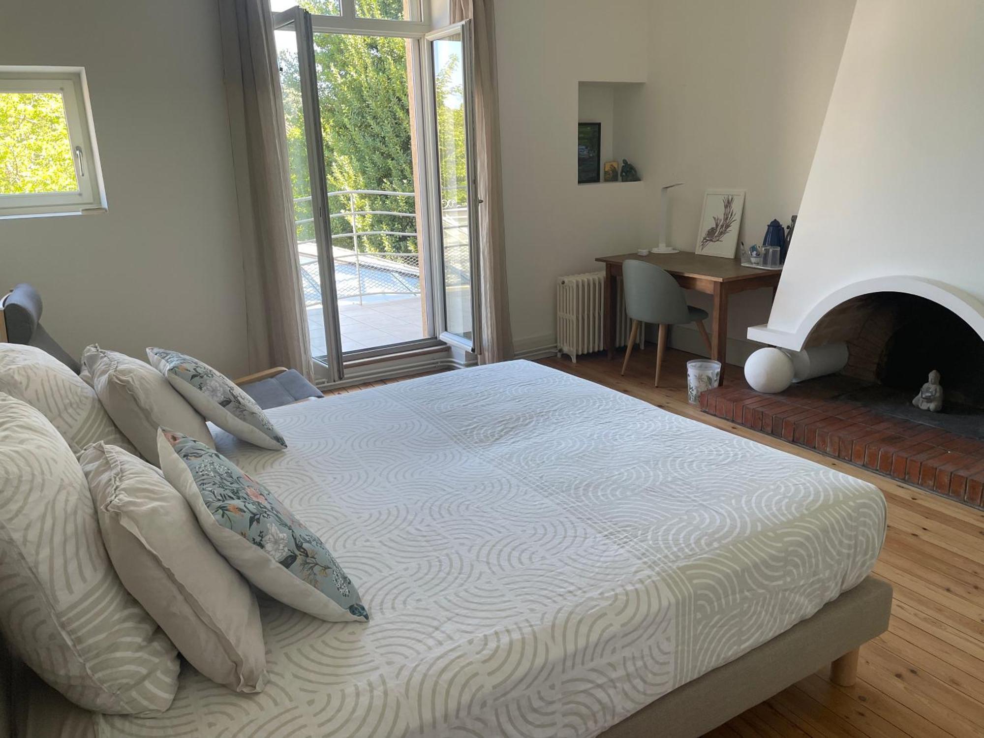 Le Lotus Blanc Bed & Breakfast แซงต์-ฟัว-ลา-กรองด์ ภายนอก รูปภาพ