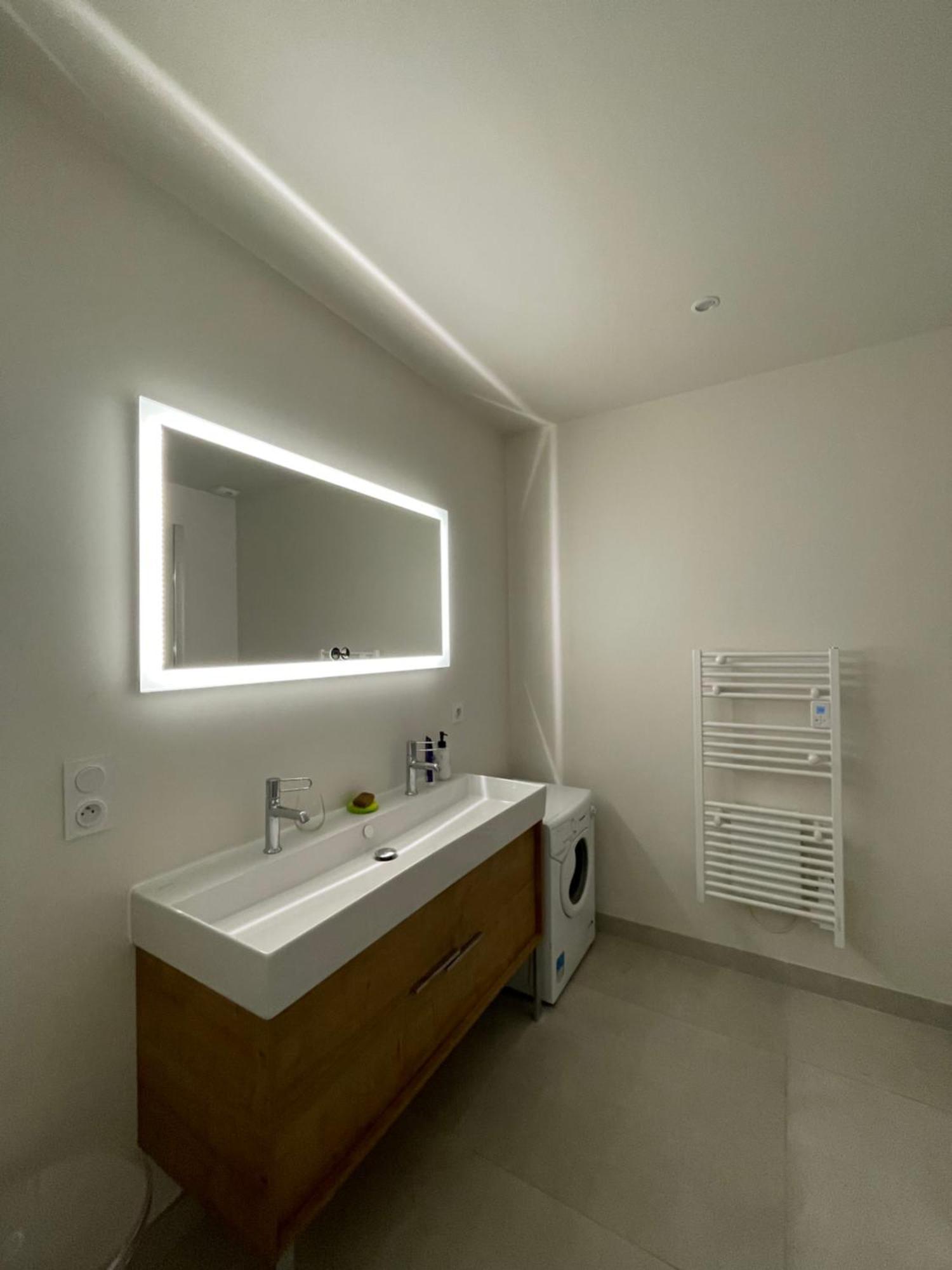 Le Lotus Blanc Bed & Breakfast แซงต์-ฟัว-ลา-กรองด์ ภายนอก รูปภาพ