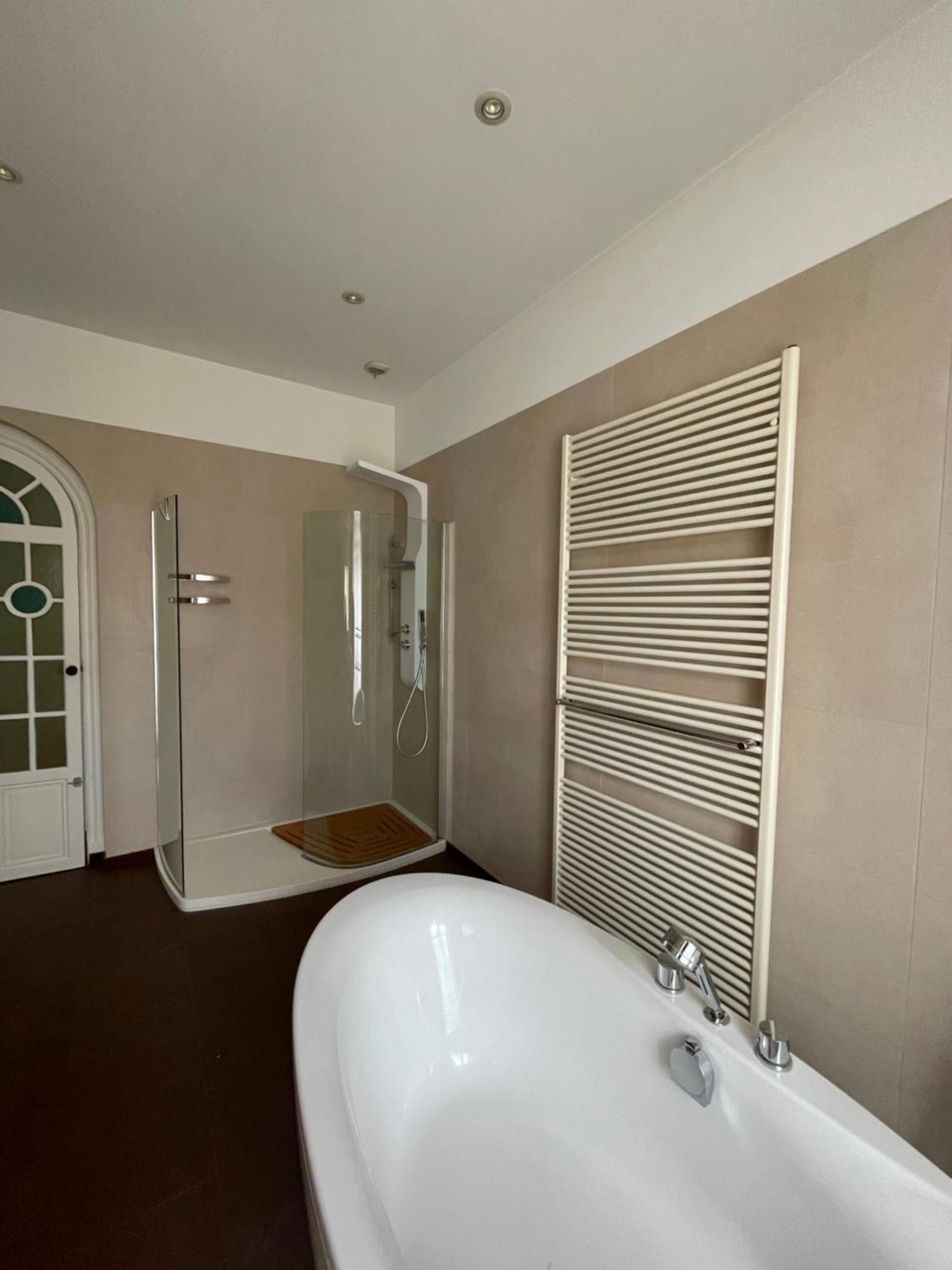 Le Lotus Blanc Bed & Breakfast แซงต์-ฟัว-ลา-กรองด์ ภายนอก รูปภาพ