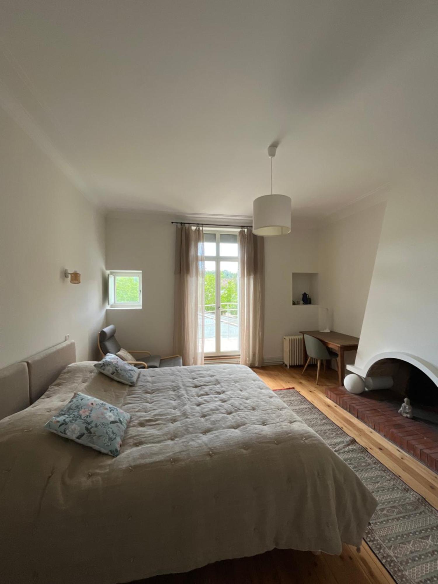 Le Lotus Blanc Bed & Breakfast แซงต์-ฟัว-ลา-กรองด์ ภายนอก รูปภาพ
